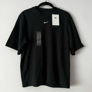 NWT Nike Sportswear Essential Women's Boxy T-Shirt XS